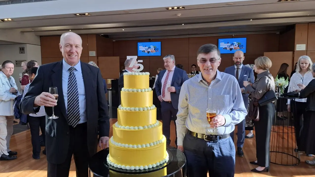 Post 241021 - Comment Photo of Neil Simpson & David Morphett